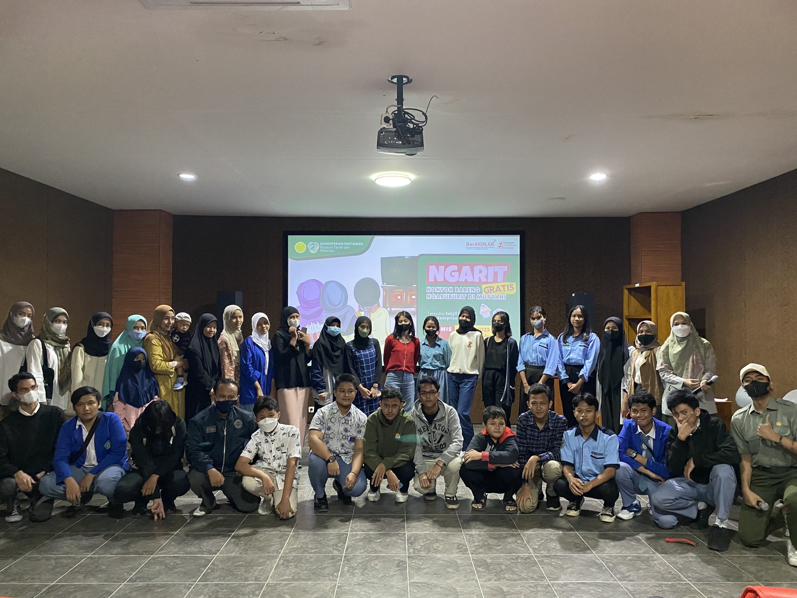 Ngarit – Nonton Bareng Ngabuburit Mustani 2023 (2/3)