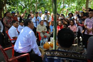 Mentan Amran Batalkan Rapat Penting di Jakarta Demi Entaskan Kemiskinan di Alor